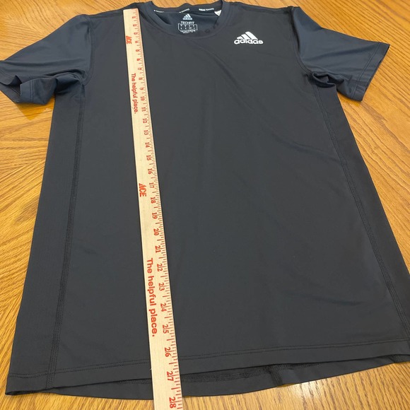 Adidas Sportwear Tshirt Techfit Men Sz M slightly used - Picture 4 of 7